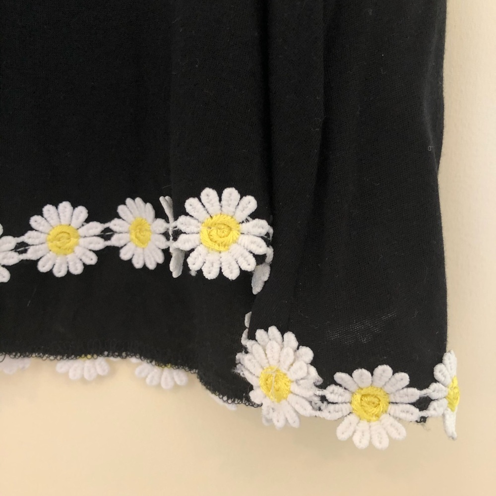 Black Daisy Tank - Picture 5 of 5